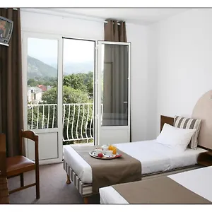 Notre Dame De La Sarte Hotel